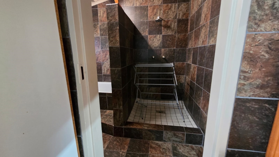 5 Bedroom Property for Sale in Navalsig Free State